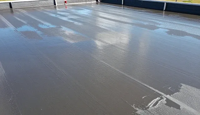 如何通过团队建设提升工程应用中的客户满意度？